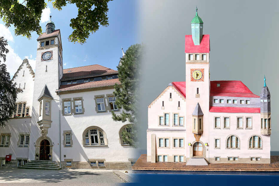 Die Rathaus Siegmar liegt zwischen der Gaußstraße (frühere Rathausstraße) und der Alten Mühle (frühere Moßigmühle), direkt am Siegmarer Park. Es zählt zu den größeren Exemplaren.