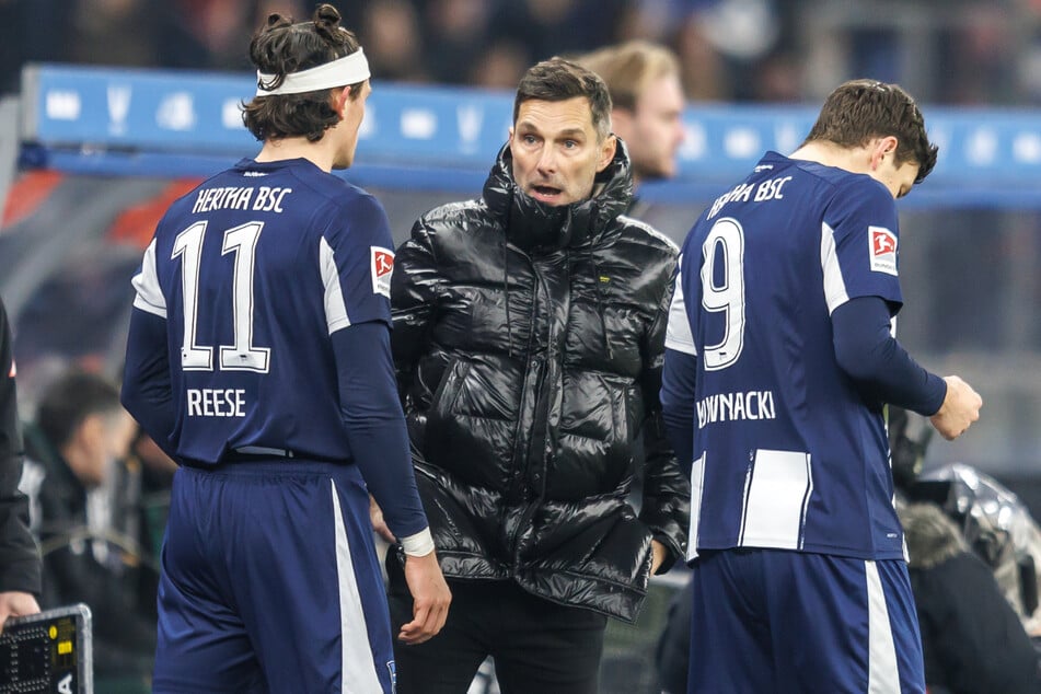 Bei der Offensive um Fabian Reese (28, l.) und Dawid Kownacki (28) hapert es noch.