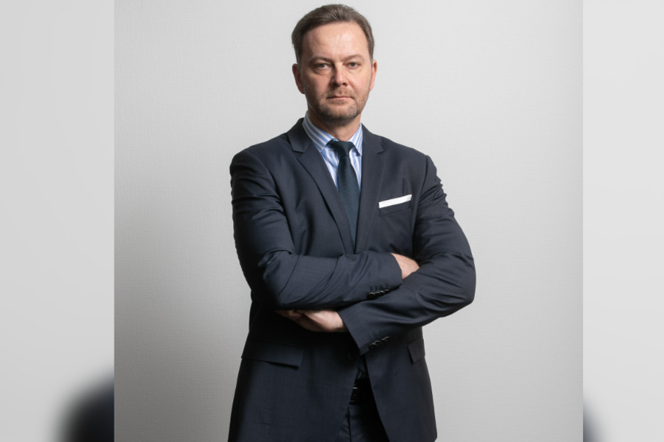 Lars Fiehler (49) von der IHK berichtet, dass viele Händler die Bonpflicht gezwungenermaßen akzeptieren.