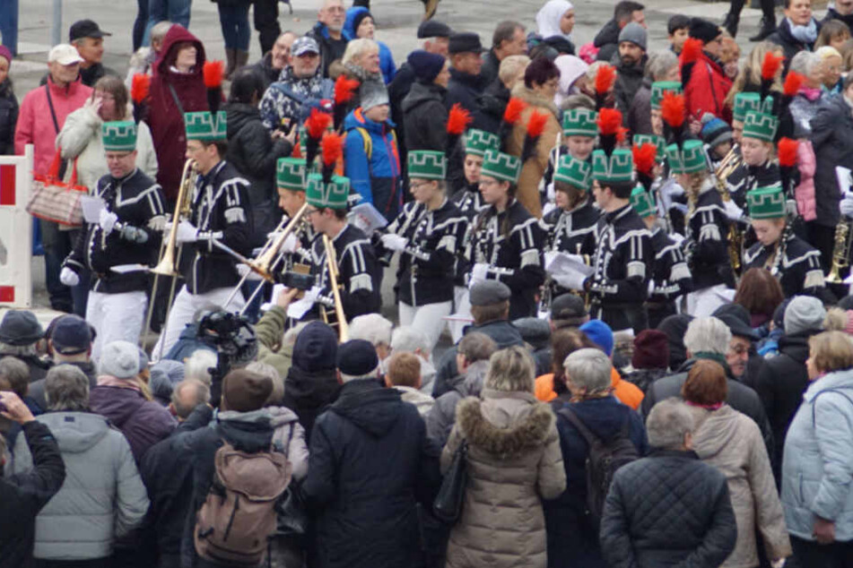 Bei der Parade sind rund 1000 Teilnehmer dabei.