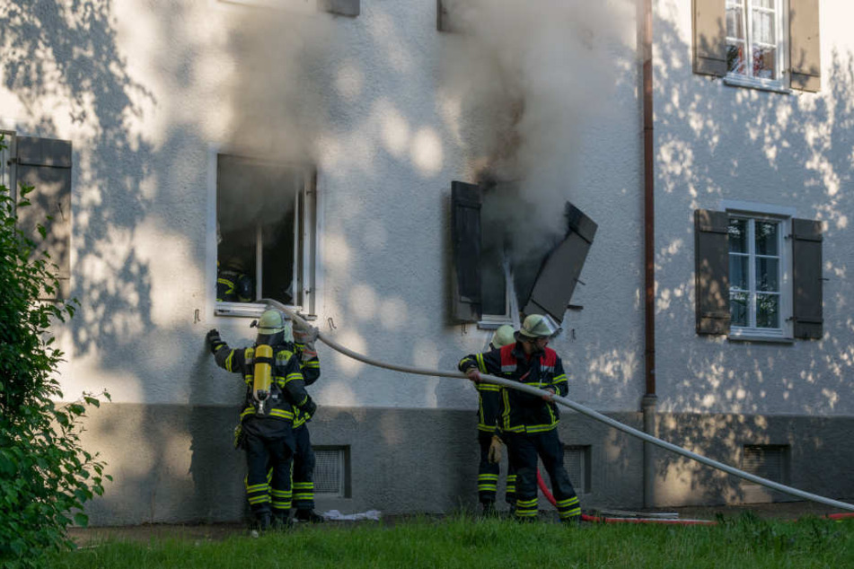 Durch die Explosion brach ein Brand aus, die Feuerwehr hatte diesen jedoch schnell unter Kontrolle.