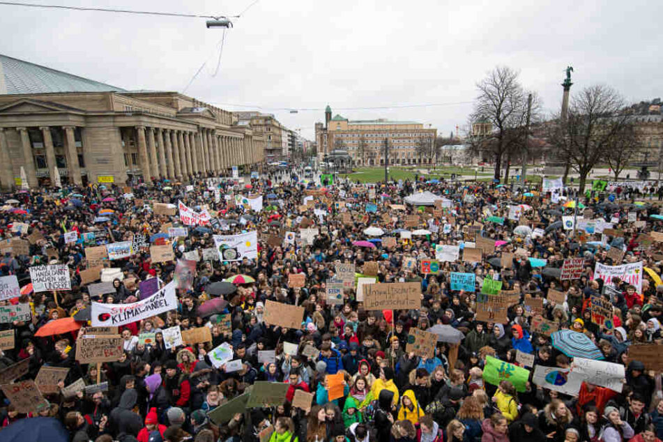 Am 15. März demonstrierten zahlreiche Schüler auf dem Stuttgarter Schlossplatz für mehr Klimaschutz.
