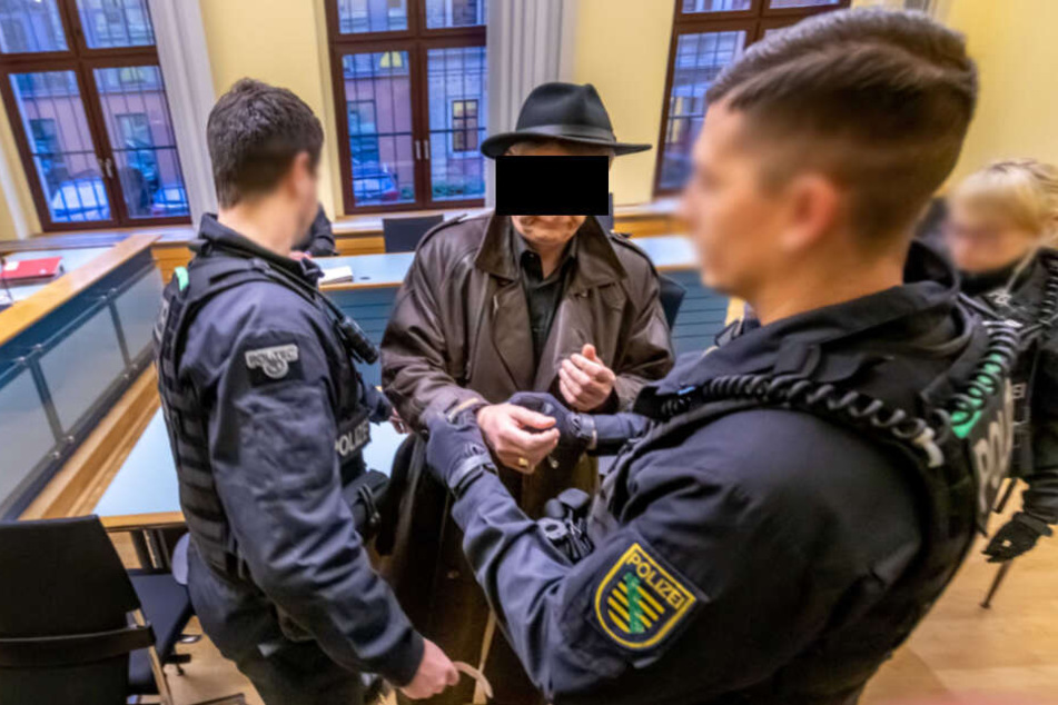 Reichsbürger ruft "Sieg Heil" und wandert in den Knast