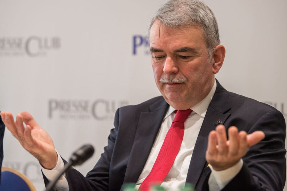 Das Justizopfer Gustl Mollath spricht während einer Pressekonferenz im Presseclub München.