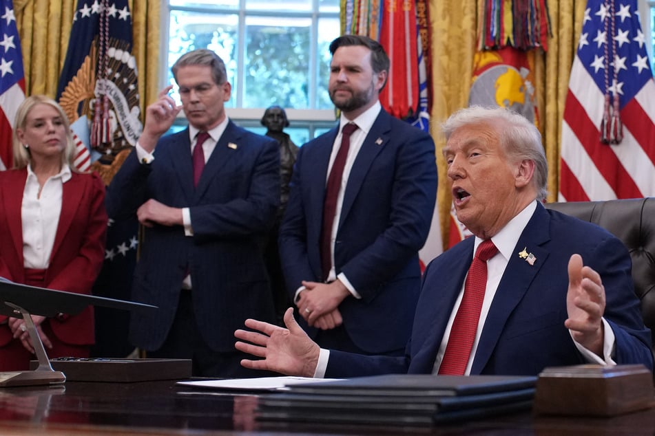 Trump targets left "terror network" in memo cracking down on political opponents