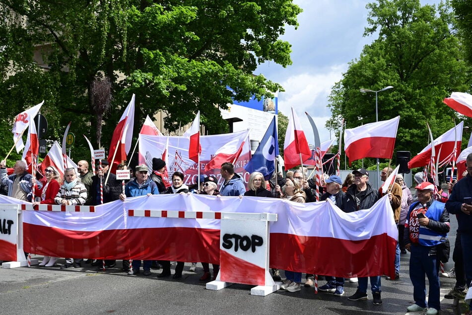 Nationalistische Gruppen aus Polen demonstrierten am Grenzübergang Görlitz/Zgorzelec gegen die deutsche Asylpolitik.