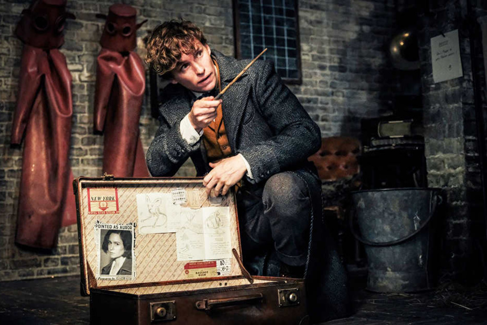 Newt Scamander (Eddie Redmayne) muss sich Gellert Grindelwald (Johnny Depp) entgegenstellen.