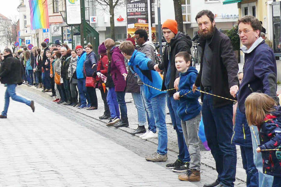 2000 Meter lang soll die Kette werden.