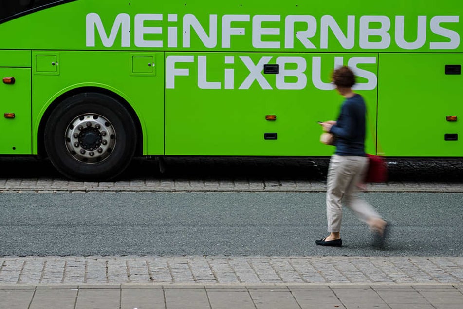 Die Mutter alarmierte sofort die Polizei, nachdem der Flixbus nicht mehr da war. (Symbolbild)