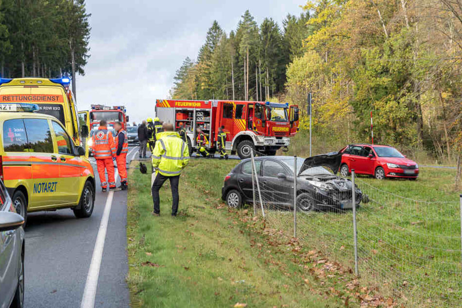 Auf der S299 krachten ein Skoda und ein Peugeot zusammen.