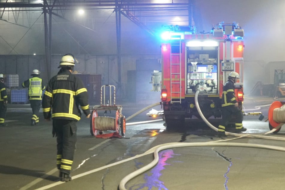 Die Feuerwehr rückte mit zwei Löschzügen an.