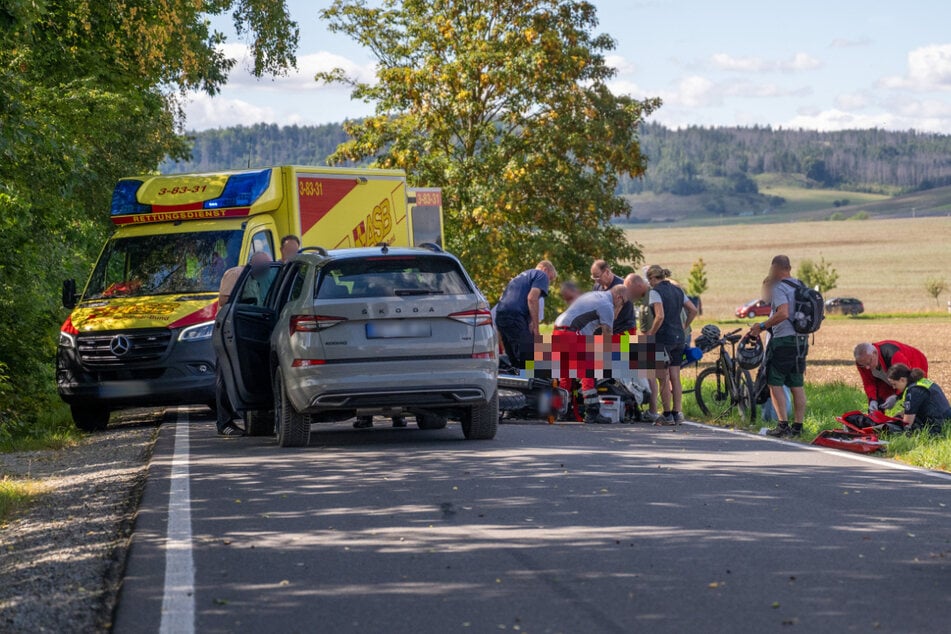 Nach dem Unfall war die Straße für mehrere Stunden gesperrt.