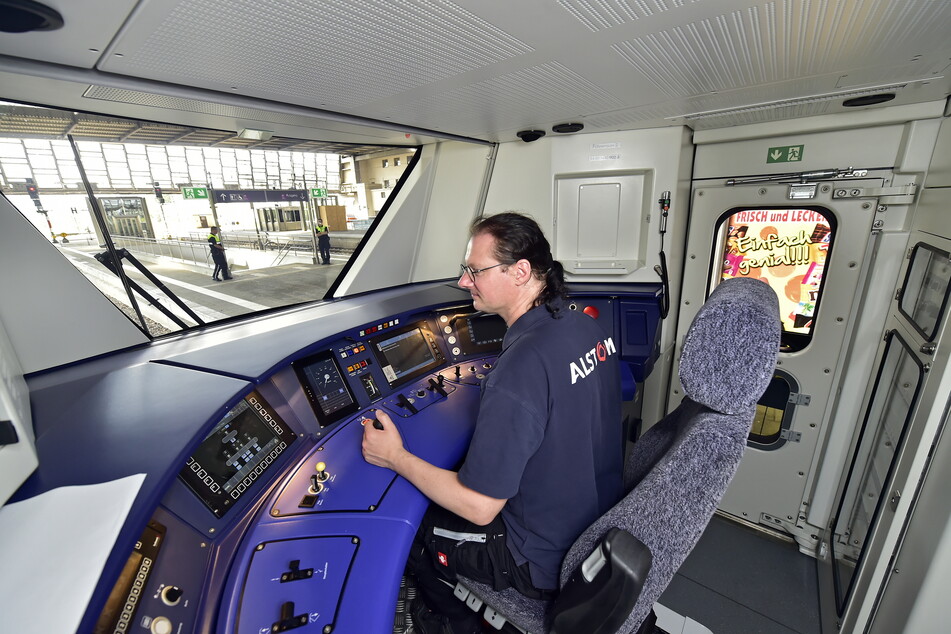 Marcell Pillot (50) setzte sich ans Cockpit des Batterie-Zuges.