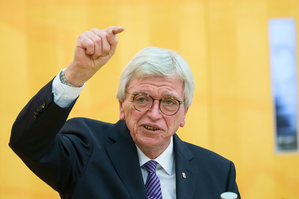 Hessen plant weitere Schritte zur Lockerung der Corona-Maßnahmen. Ministerpräsident Volker Bouffier (69, CDU) kündigte auf einer digitalen CDU-Veranstaltung einen Vier-Stufen-Plan dafür an.