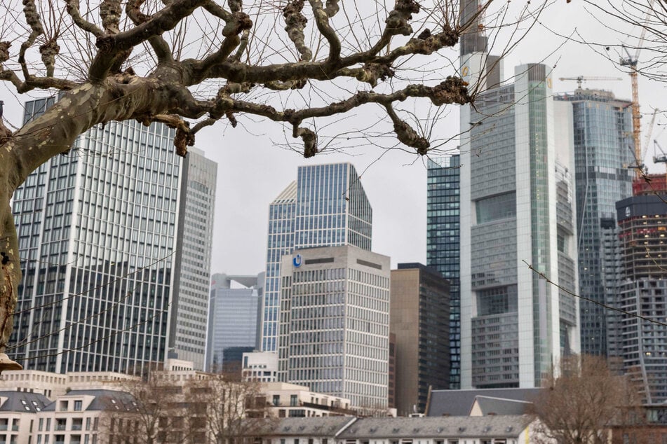 Auf Frankfurt und Hessen kommen graue und kühle Tage zu, am Donnerstag kann sogar in tieferen Lagen Schnee fallen, der aber schnell in Regen übergehen soll.