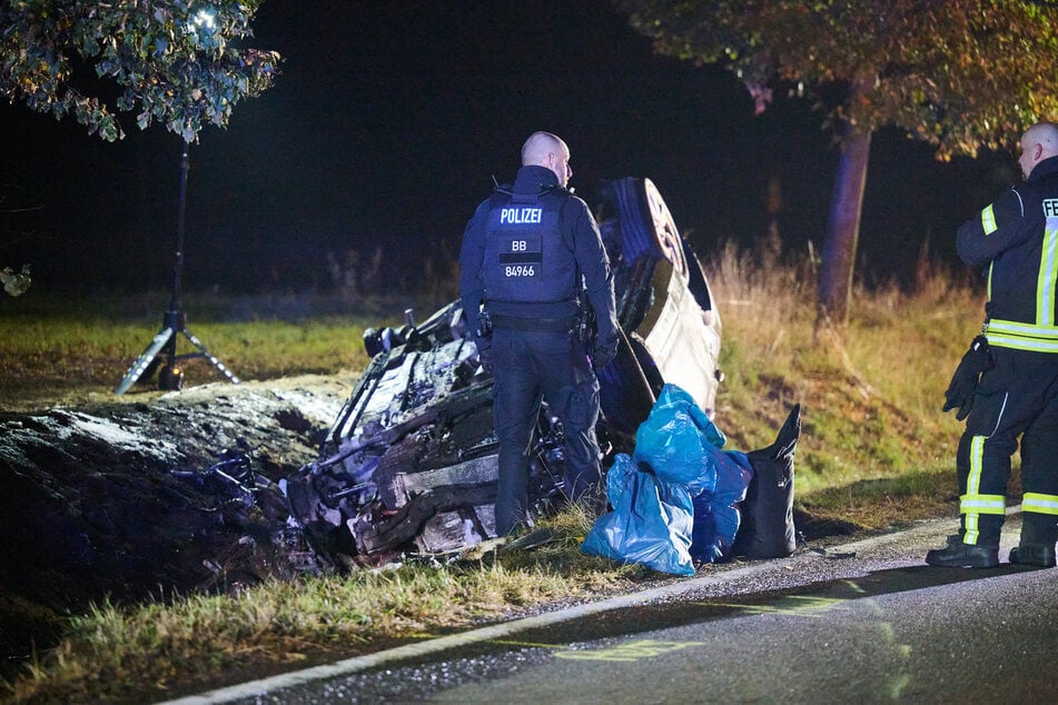 Den Einsatzkräften bot sich ein Trümmerfeld auf der L200.