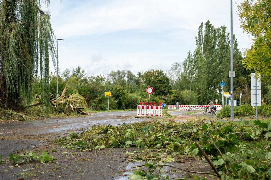 In einigen Orten wurde wegen der schweren Schäden die Zufahrt gesperrt.