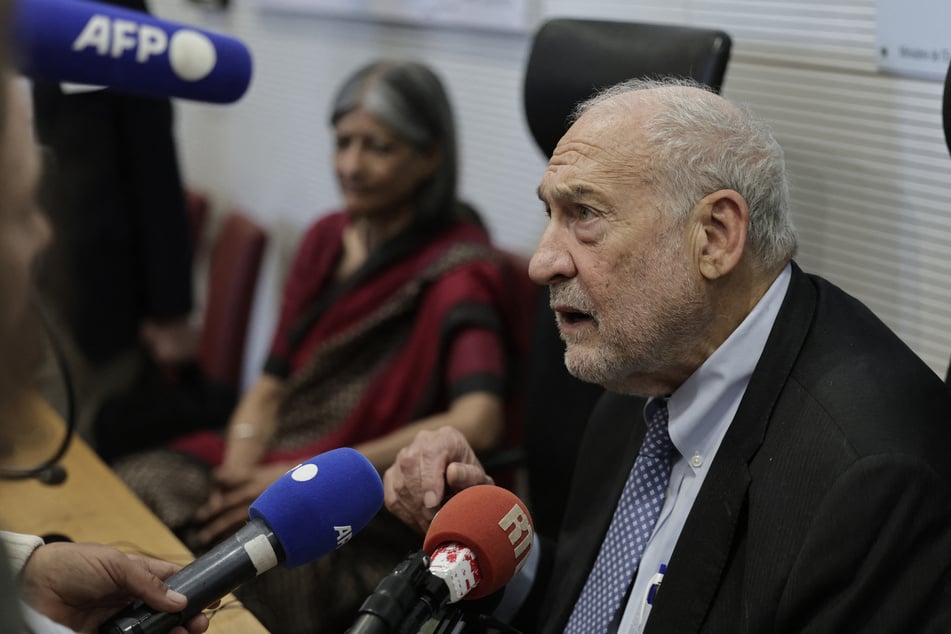 Economist Joseph Stiglitz blamed the current US shutdown on "a government run by oligarchs."