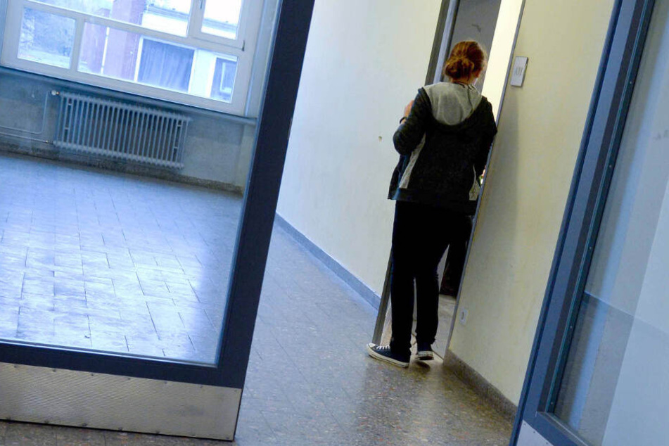 Mädchen sind häufiger betroffen als Jungen, so die DAK. (Symbolbild)