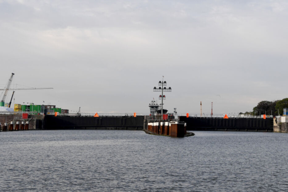 Die Schleusenanlage am Nord-Ostsee-Kanal wurde für große Schiffe gesperrt. (Archivbild)