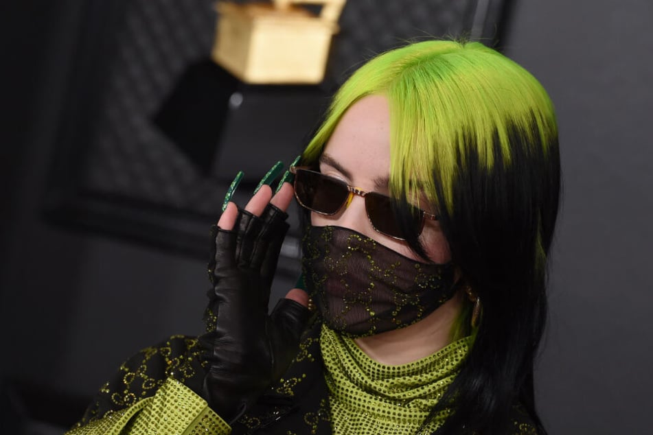 Billie Eilish (18) darf bald auch den neuen Bond-Song singen.