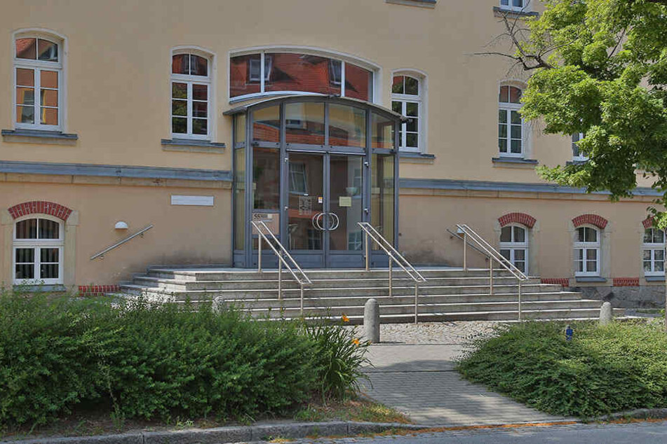 In der Kamenzer Führerscheinstelle sorgte der Pistolenmann für einen Polizeieinsatz.