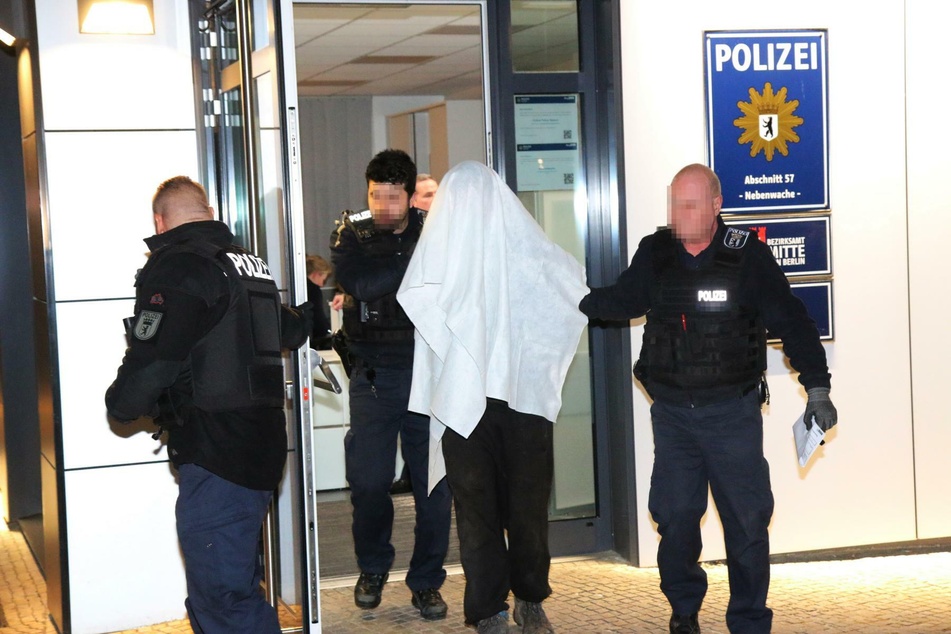 Die Polizei nahm einen Tatverdächtigen vorläufig fest.