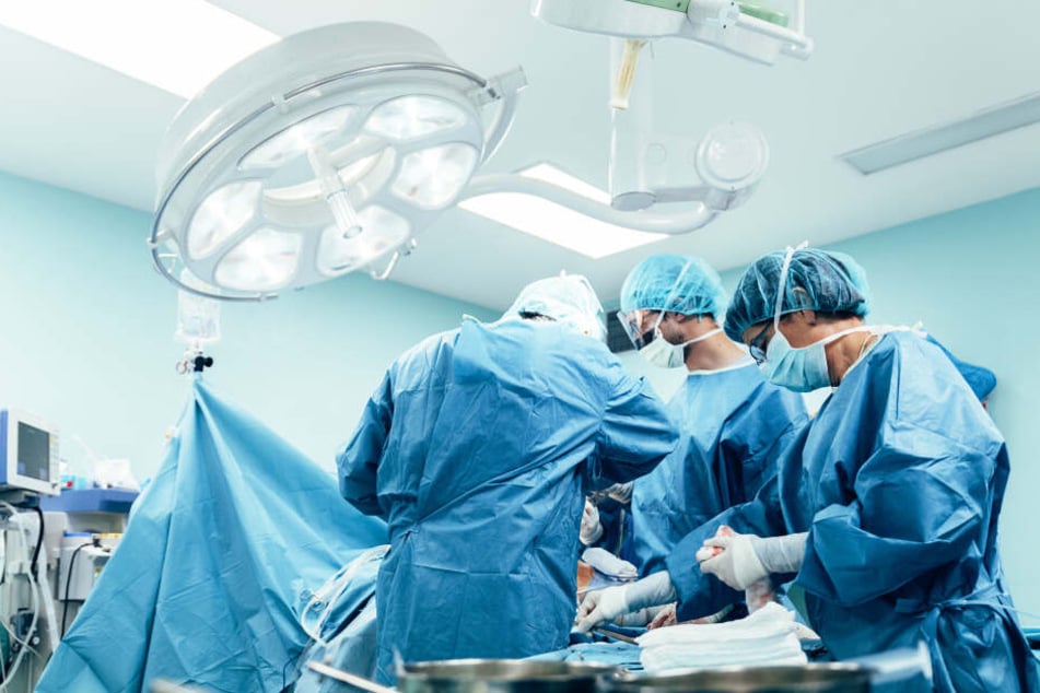 Beide Patienten haben die Operationen gut überstanden. (Symbolbild)