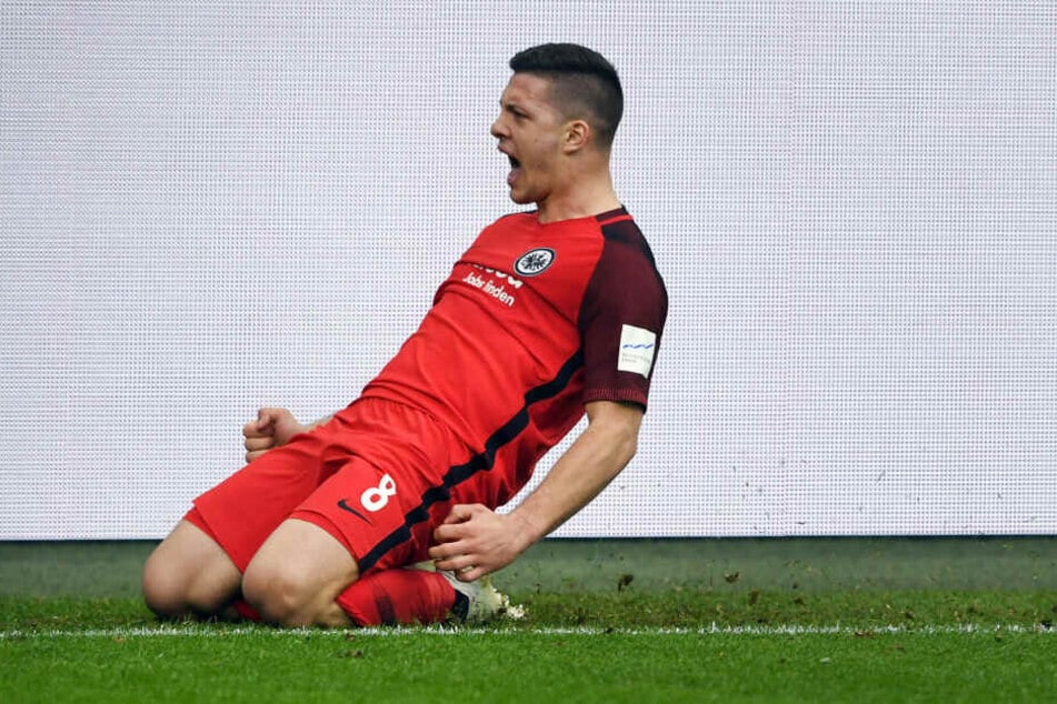 Luka Jovic war mit seinem verwandelten Elfmeter in der neunten Minute der Nachspielzeit der Matchwinner auf Schalke.