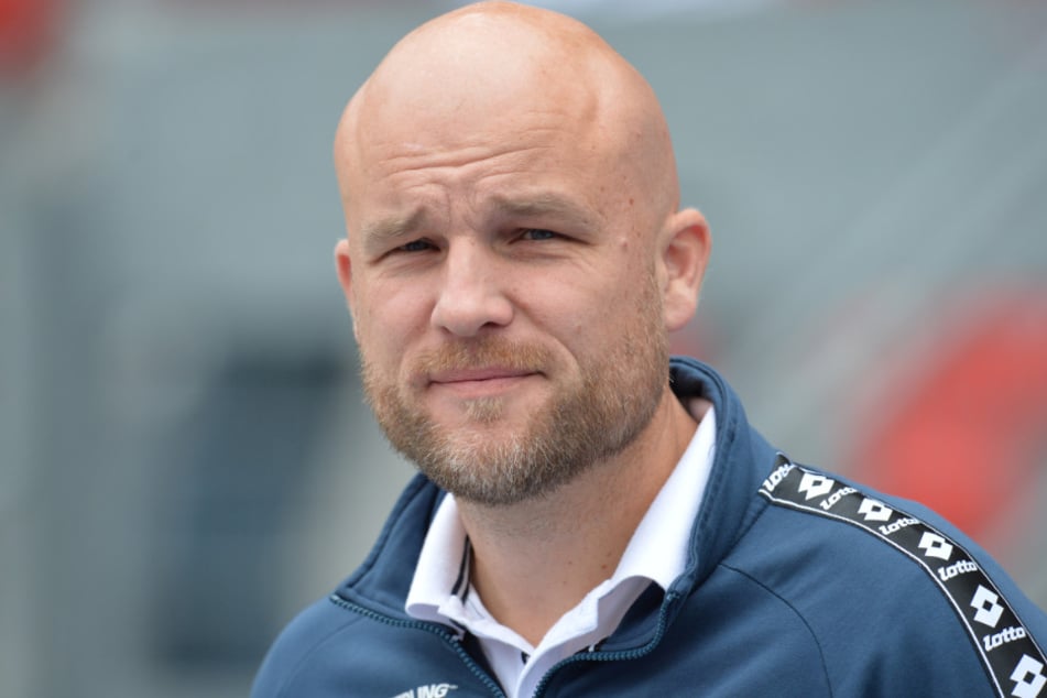 Auch Mainz-Sportdirektor Rouven Schröder (44) sind in der Kaderplanung aktuell die Hände gebunden.