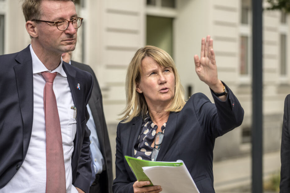 GGG-Chefin Simone Kalew (56, mit Innenminister Roland Wöller) investiert bis 2024 über 200 Millionen Euro.