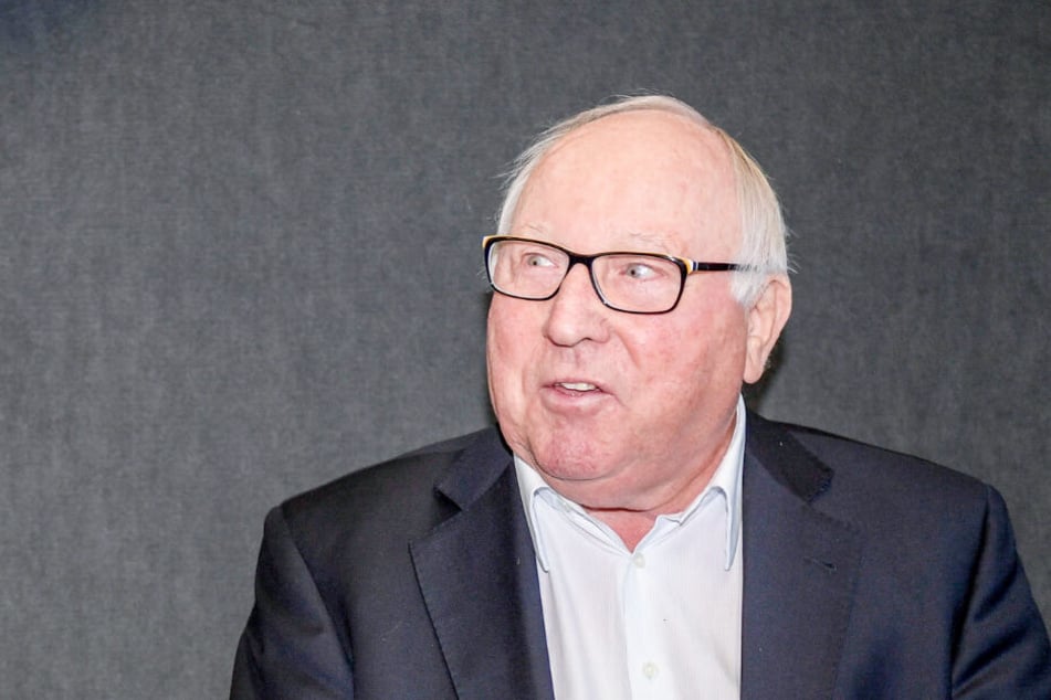 Uwe Seeler schätzt den RB Leipzig schwächer ein als den HSV.