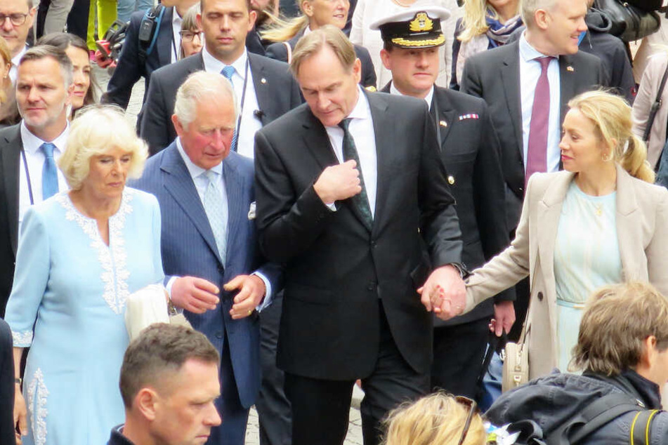 Oberbürgermeister Burkhard Jung (61, SPD) und seine Frau Ayleena und die britischen Royals an der Thomaskirche.