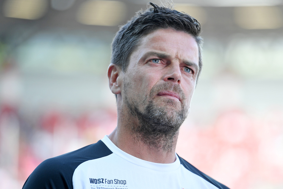 Ein möglicher Nachfolger ist Torsten Ziegner (43), der derzeit noch beim Halleschen FC unter Vertrag steht - allerdings nur bis zum 30. Juni dieses Jahres.