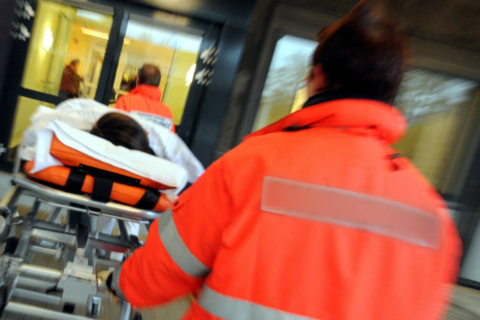 Der Mann wurde schwer verletzt in eine Krankenhaus eingeliefert (Symbolfoto).