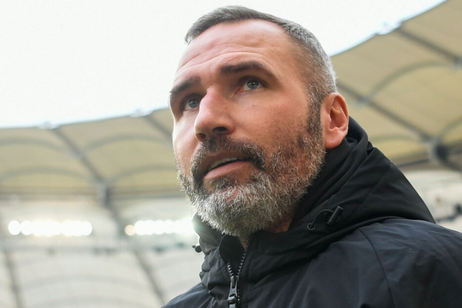 Der Blick in eine unsichere Zukunft? VfB-Coach Tim Walter steht ordentlich unter Druck.