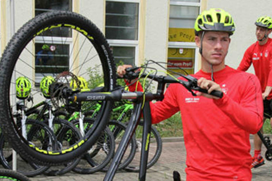 Beim Radfahren am Wochenende war Julian Hodek noch mit am Start. Jetzt steht er vor dem Absprung.
