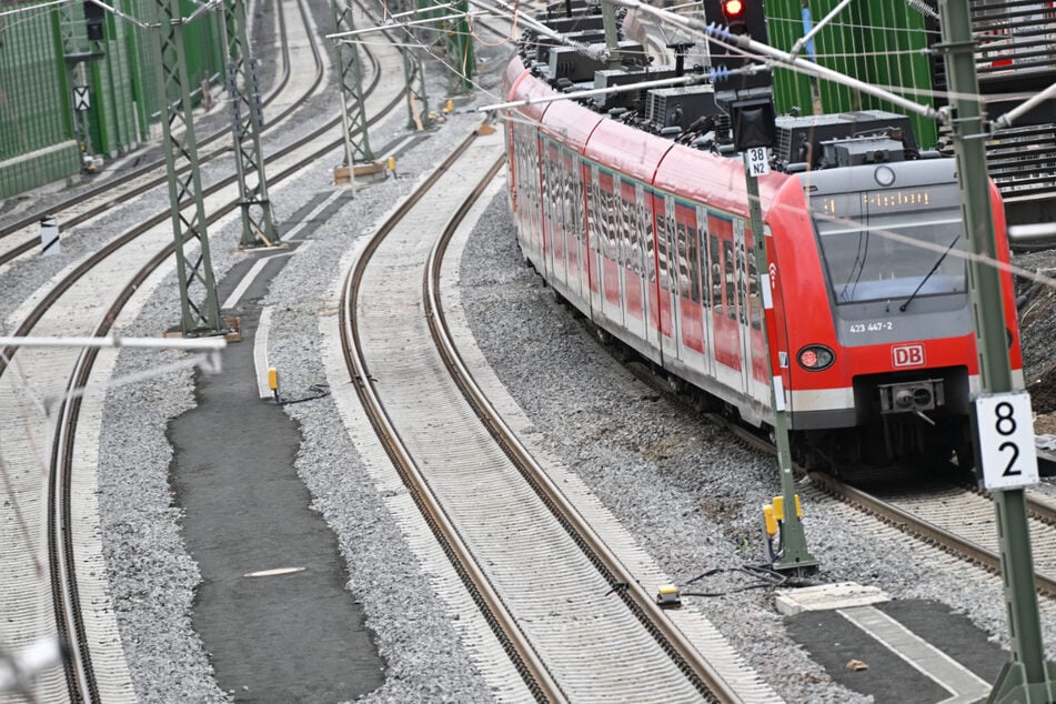 Durch den Ausbau können die Züge der Linie S6 auf eigenen Gleisen fahren. Vor dem Strecken-Ausbau teilte die S-Bahn sich die Gleise mit dem übrigen Regional- sowie dem Fern- und Güterverkehr.