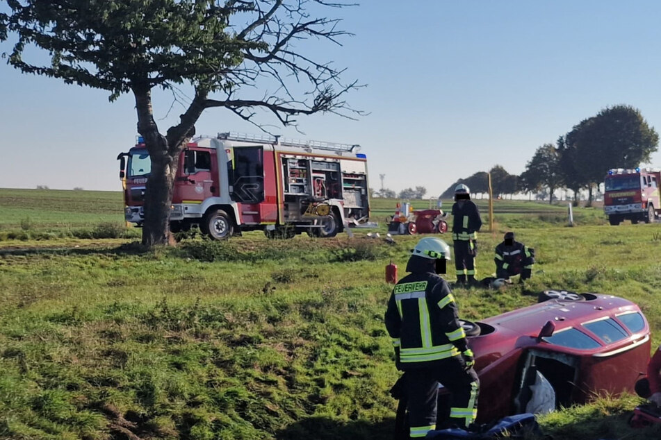 68-Jähriger nach Crash in Skoda eingeklemmt: Fahrer verstirbt im Krankenhaus