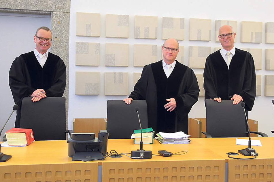 Der Senat, der die Pressearbeit bestätigte: Peter Kober (55), Georg Freiherr 
von Welck (57) und Bernd Groschupp (57, v.l.).
