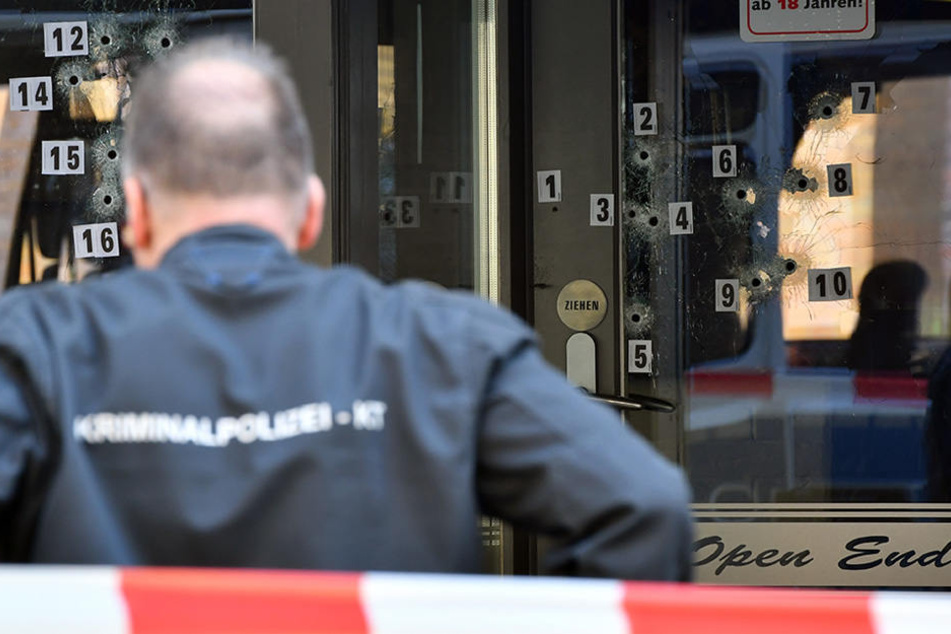 Mehrere Schüsse trafen den Eingangsbereich des Weddinger Lokals.