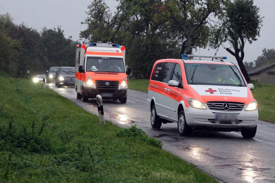 Der Mann fiel eine gepflasterte Böschung hinab (Symbolfoto).
