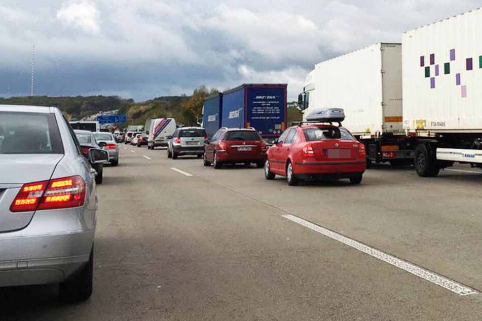 Auf der A14 in Richtung Magdeburg staut es sich nach einem Unfall. (Symbolbild)