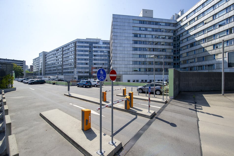 Auf dem Marienplatz hinter der "Parteisäge" soll die neue Niners-Halle entstehen.