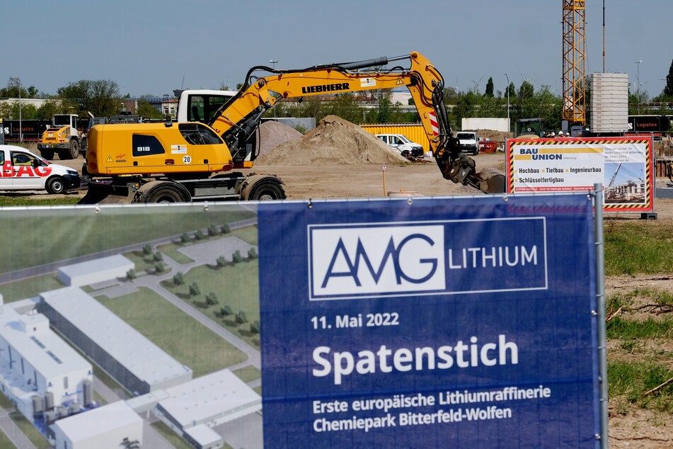 Die erste Lithiumraffinerie Europas steht in Bitterfeld-Wolfen. Noch in diesem Jahr soll der Betrieb aufgenommen werden.