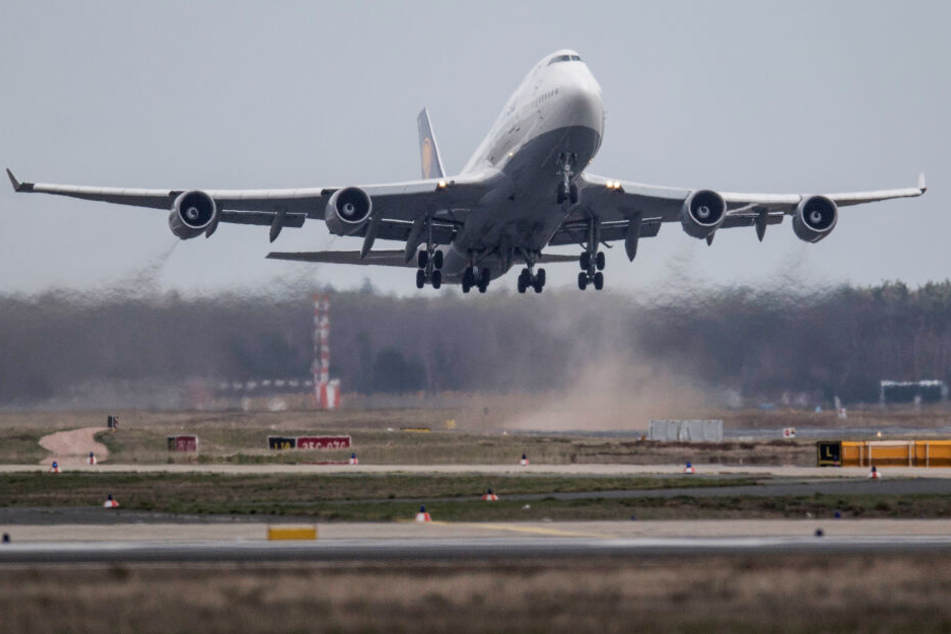 Am Frankfurter Flughafen bleibt der Verkehr weiterhin eingeschränkt. (Symbolbild)