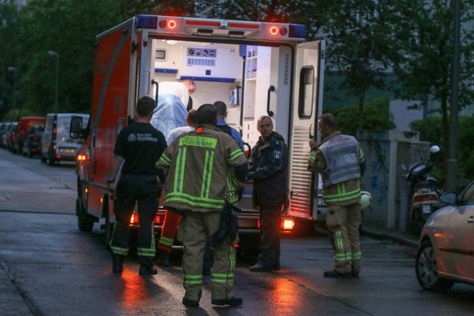 Der Mann wurde dem Rettungsdienst übergeben und ins Krankenhaus gebracht.