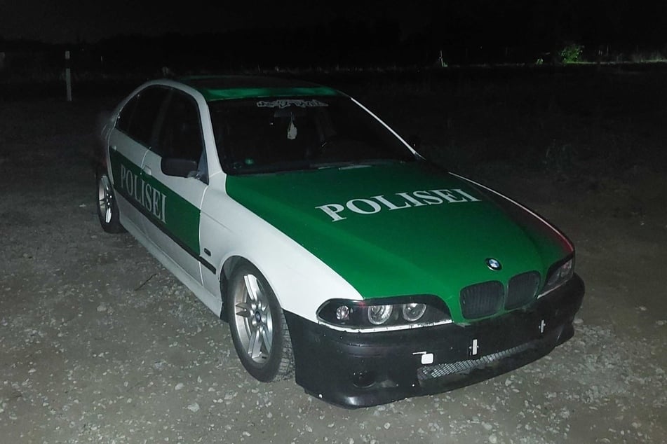 Das grün-weiße Auto mit der Aufschrift "Polisei" war weder versichert noch zugelassen.