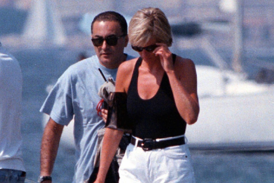 Prinzessin Diana und ihr Freund Dodi al Fayed am 22. August 1997 in St. Tropez. Das Paar starb am 31. August 1997 bei einem Unfall in Paris.
