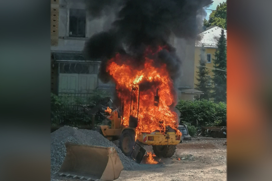 Am Donnerstag stand in Olbenhau ein Bagger in Vollbrand.